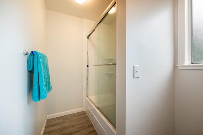 Building Photo - 7130 Rainbow Dr