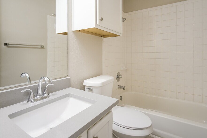 Building Photo - 809 Bushmills Ct