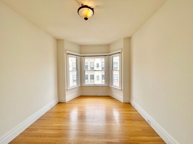 Building Photo - HUGE Top Floor Edwardian 4BR/1.5BA  Flat w...