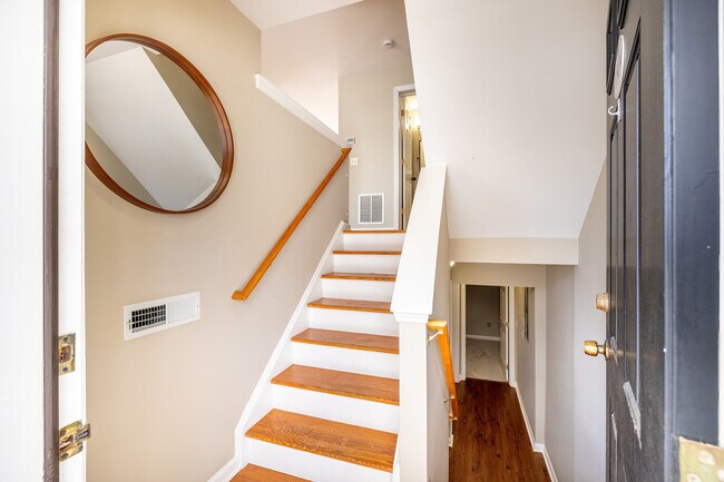 Building Photo - 15 Scuppo Rd