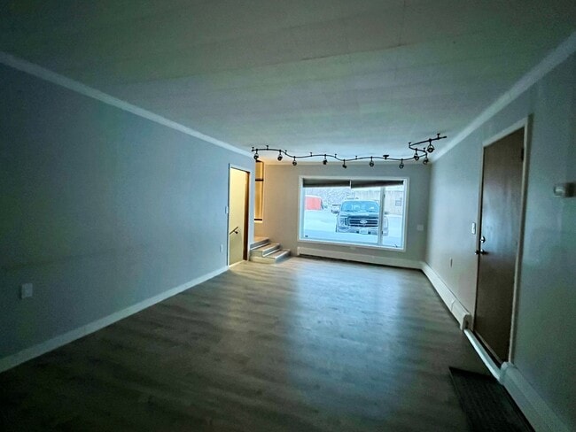 Building Photo - Dog friendly 2 bedroom home in town