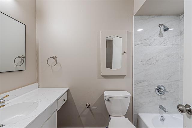 Building Photo - 1018 McCallum Dr