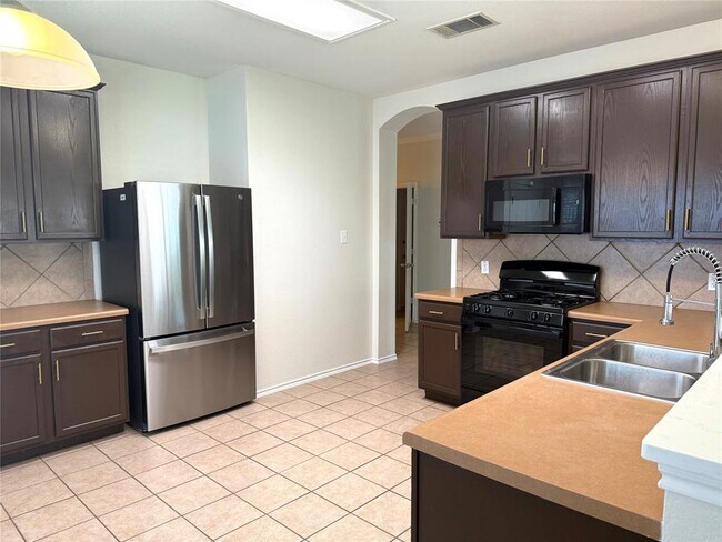 Building Photo - 2112 Mir Woods Dr