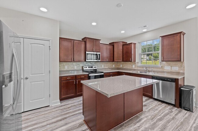 Building Photo - Spacious 4bd/3ba in Franklinton