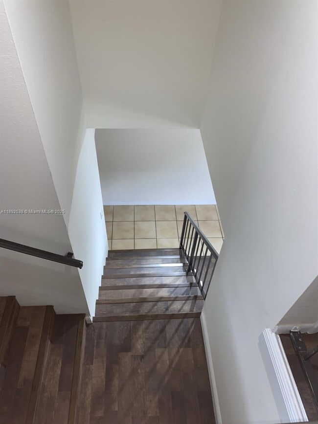 Building Photo - 11 Madrid Ln