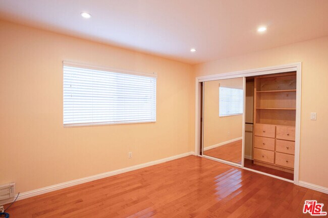 Building Photo - 3030 Stoner Ave