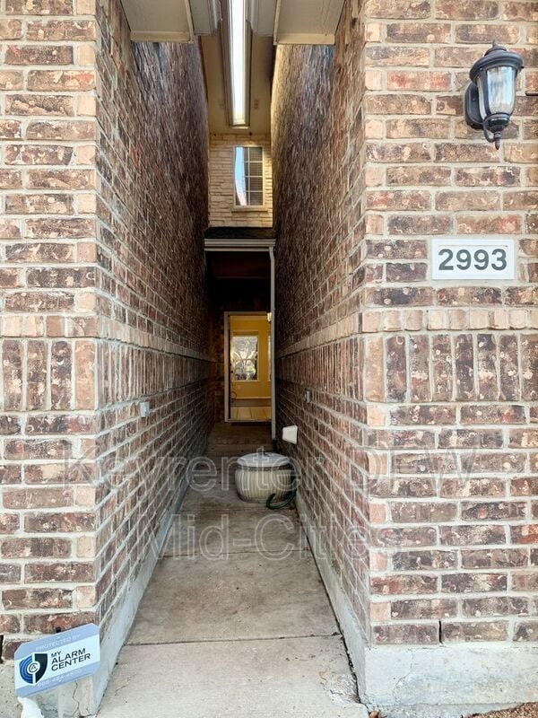 Building Photo - 2993 St Andrews Dr