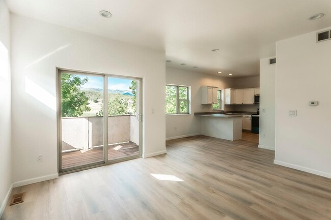 Building Photo - 94 Castle Ridge Dr