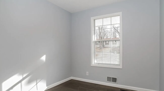 Building Photo - 14804 Bellaire Ave