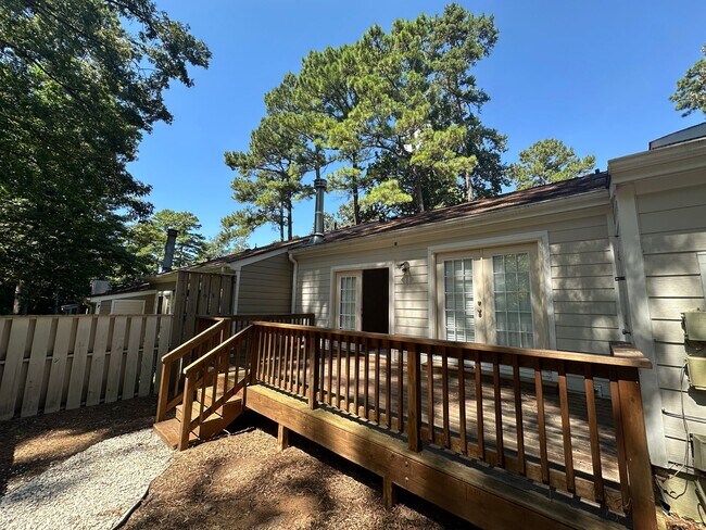 Building Photo - 838 Green Ridge Dr