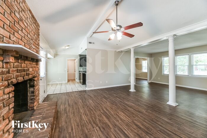Building Photo - 141 N Lakeshore Dr