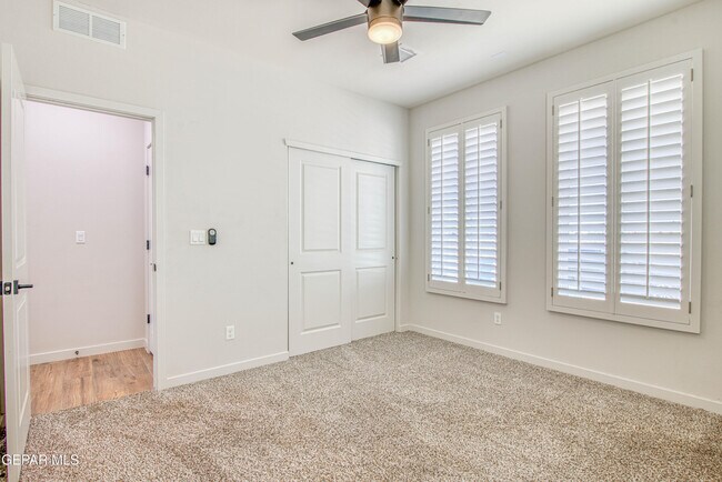 Building Photo - 805 Mormon Tea Dr