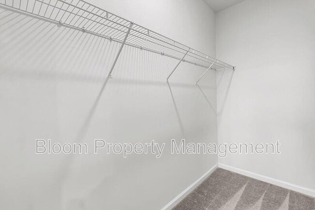 Building Photo - 602 Solar Ct