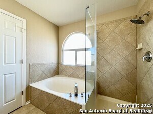 Building Photo - 6811 Karnes Leaf