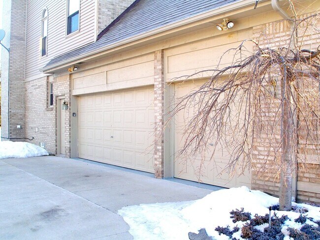 Building Photo - 45866 Fountain View Dr