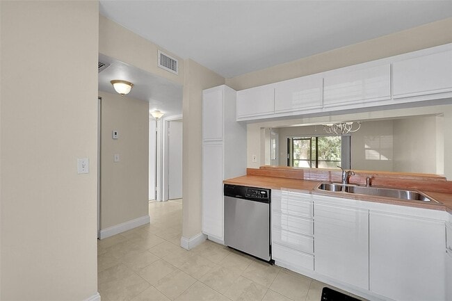 Building Photo - 2518 NW 89th Dr