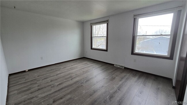 Building Photo - 182 Woodcrest Dr