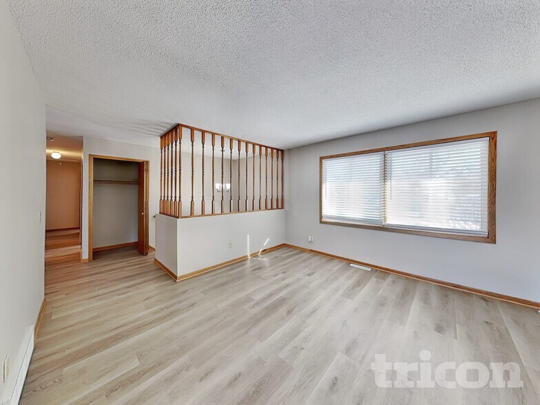 Building Photo - 11051 Quebec Ave N