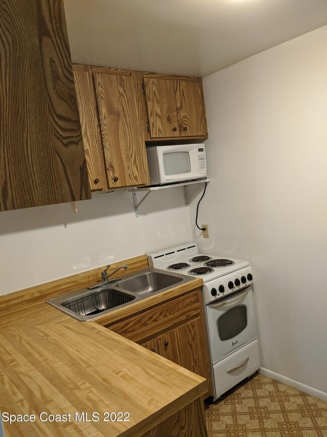 Building Photo - 108 Barton Ave