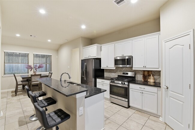 Building Photo - 6818 Aspen Peak Dr