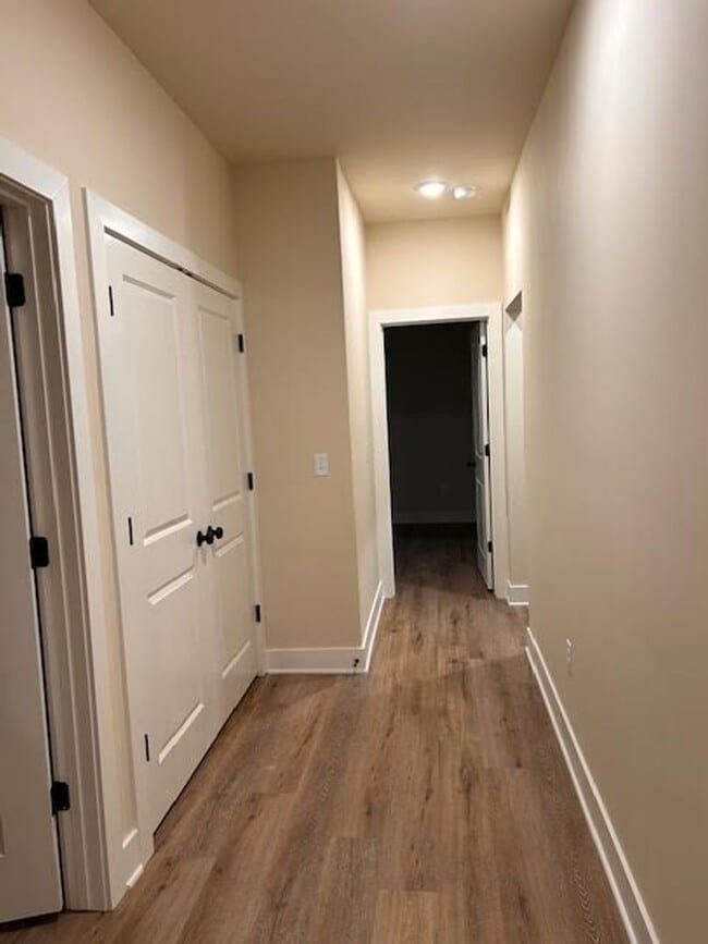 Building Photo - 483 E Harper St