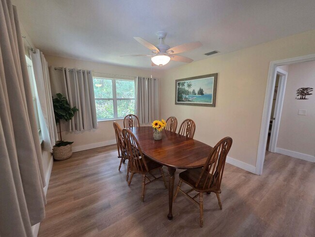 Building Photo - 3/2 Lake House