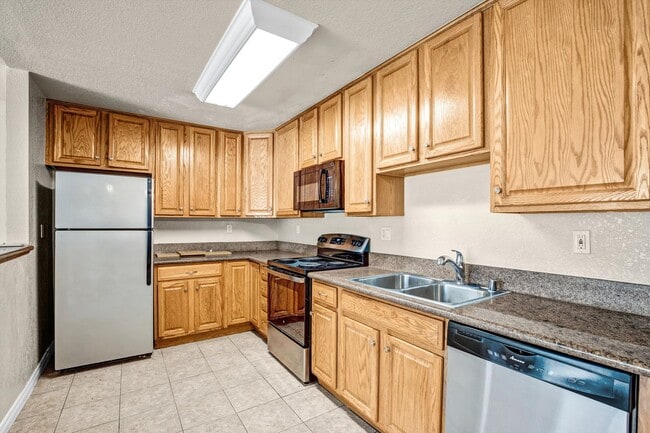 Building Photo - Cozy 2 BD, 1 BA Condo in Las Palmas Villas!