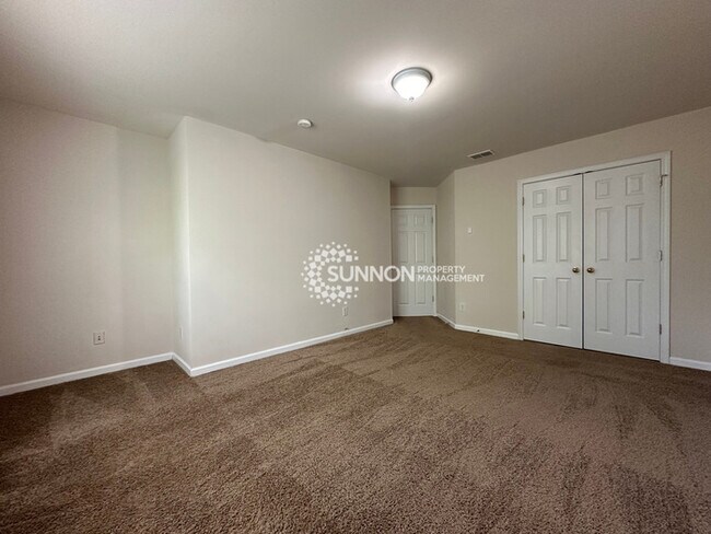 Building Photo - 4 Bed 2.5 Bath in Old Stone Crossing