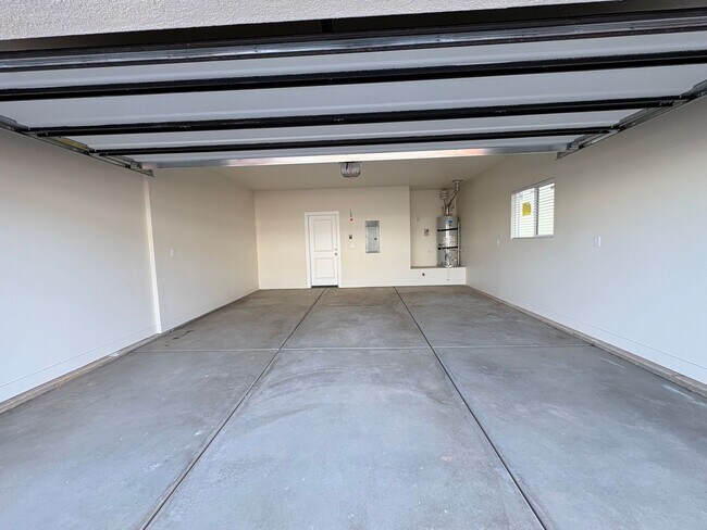 Building Photo - NEW Build!! Ironhawk Townhome #22!