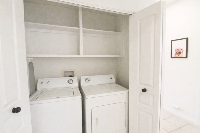 Building Photo - Beautiful 3 Bed, 2.5 Bath Townhome with A/C and 2-Car Garage