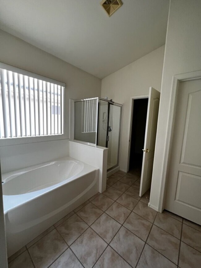 Building Photo - Great home in Sun Groves!