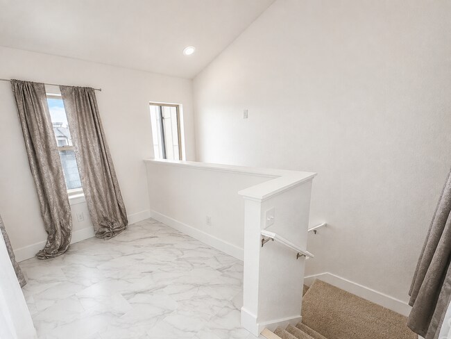 Building Photo - 514 Promenade Dr