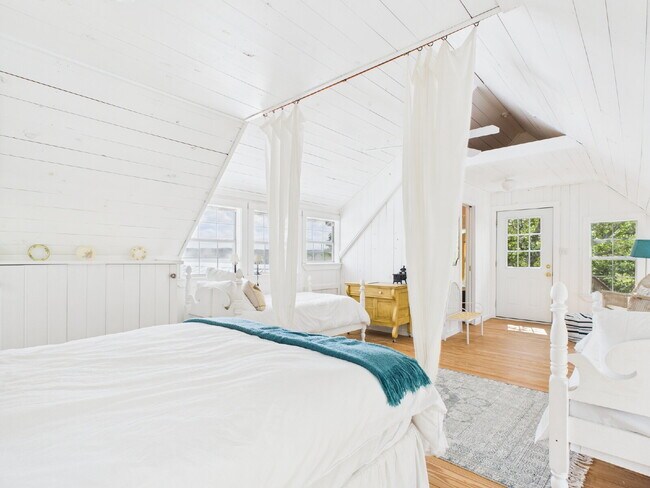 Building Photo - Hunting Retreat with 40 acre Yard