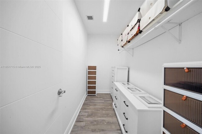 Building Photo - 1520 SW 11th Terrace