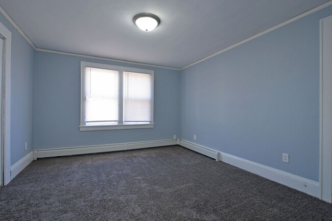 Building Photo - 3-bedroom, 1-bathroom***Available