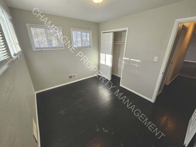 Building Photo - Single Family Home in Ruskin Heights