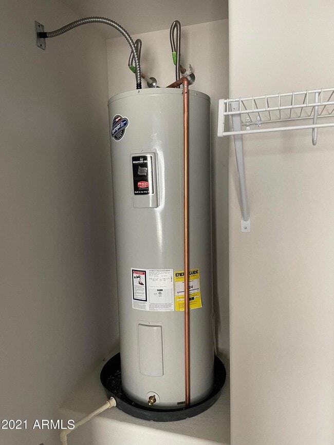 Building Photo - 250 W Bobcat Ct