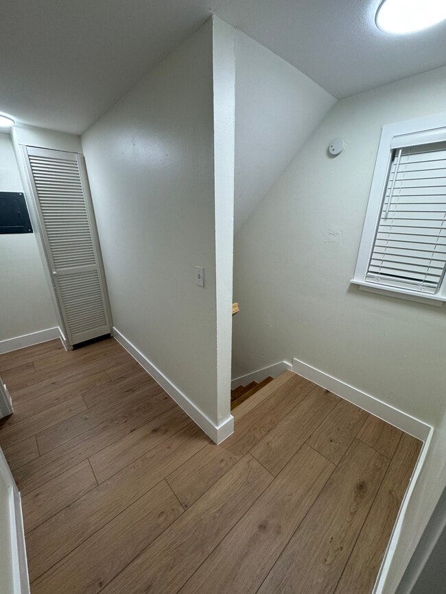 Building Photo - 6070 Longchamp Dr