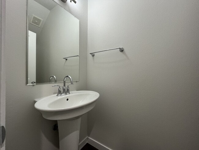 Building Photo - Beautifully Updated Bethany Townhome with Private Backyard and Modern Finishes