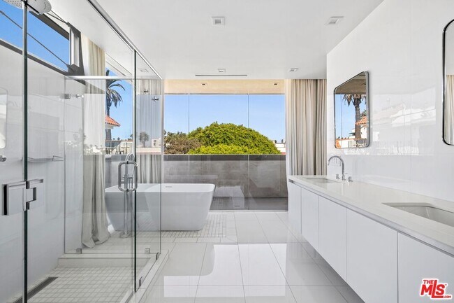 Building Photo - 1012 2nd St