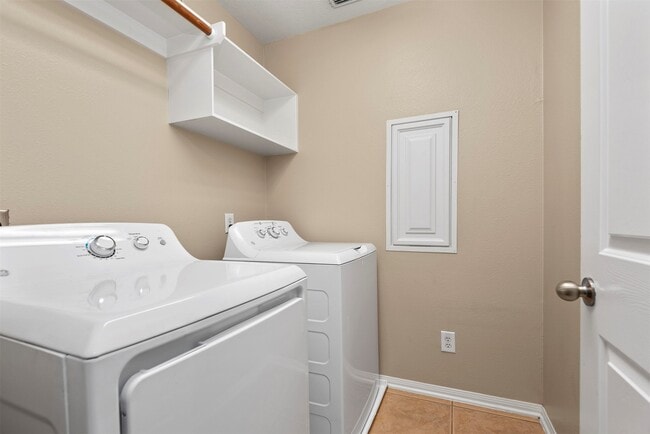 Building Photo - 19 E Twinvale Loop