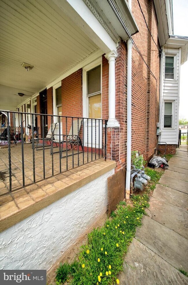 Building Photo - 112 Haws Ave