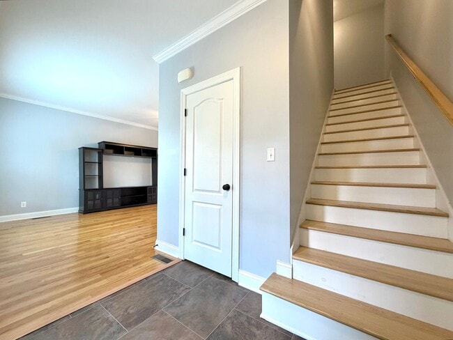 Building Photo - 90 Promontory Ln
