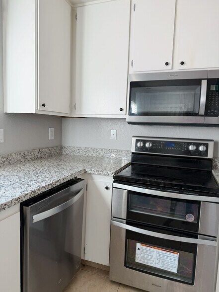 Building Photo - 34736 Tuxedo Cmn