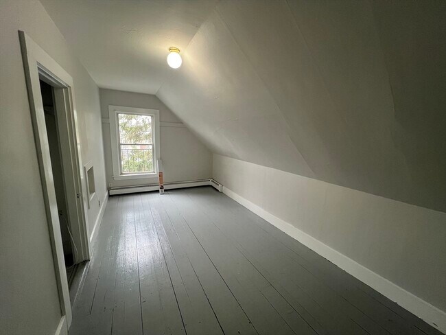 Building Photo - 128 Adams St