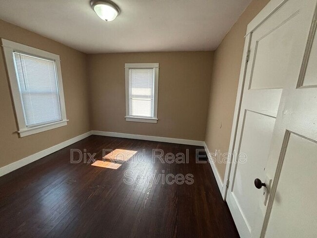 Building Photo - 135 Gramont Ave