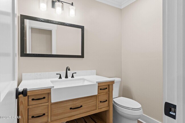 Building Photo - 1335 Capri Dr