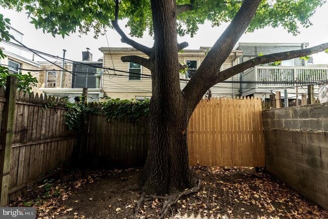 Building Photo - 428 Dickinson St