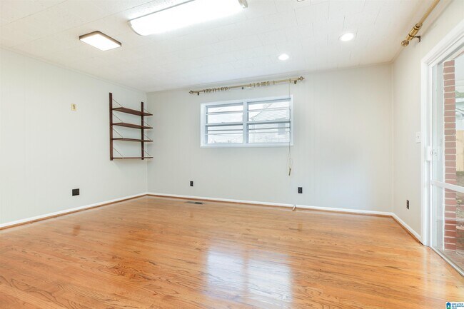 Building Photo - 501 21st Ave S