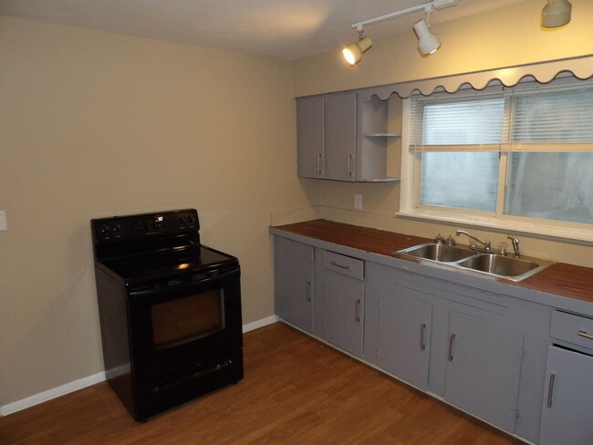 Building Photo - 146 Allnutt Dr